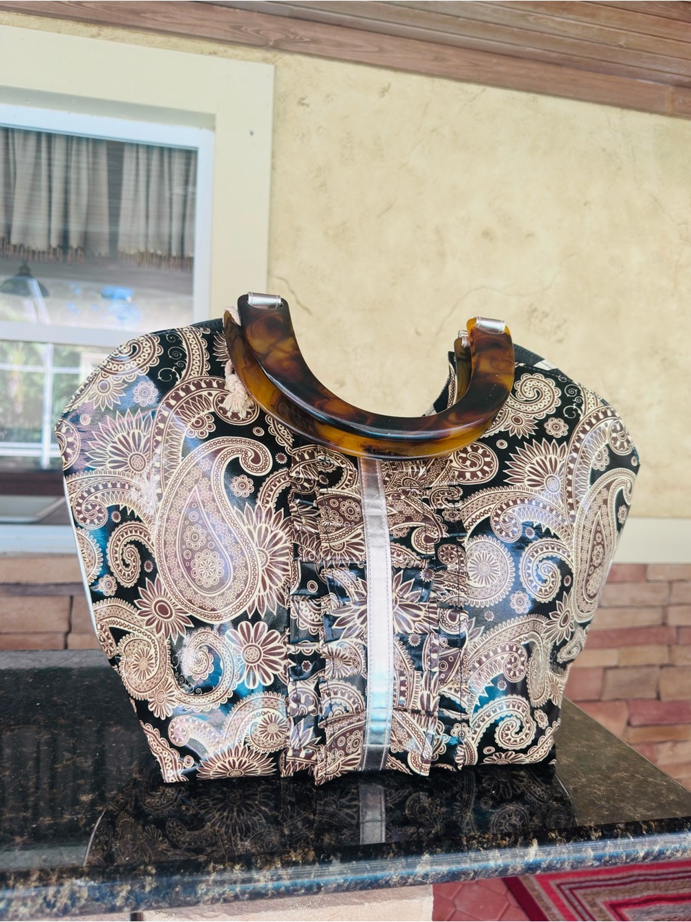 MUDPIE ~ oversized paisley print tortoise shell handle, quality construction.
